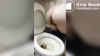 Girl pooping - video 672