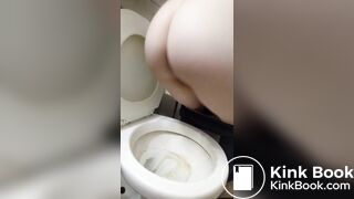 Girl pooping - video 672