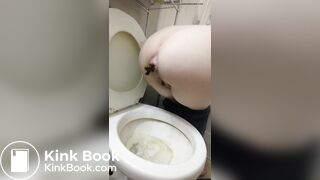 Girl pooping - video 672