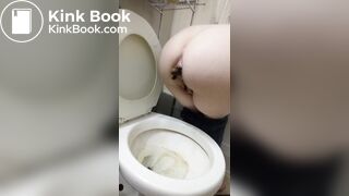 Girl pooping - video 672