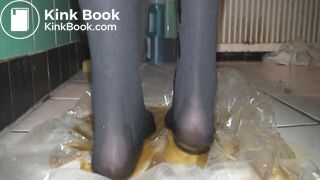girl shits - video 32