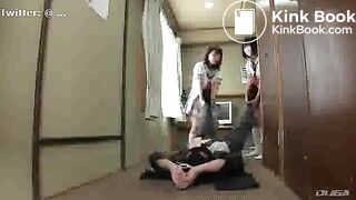 背広姿の女子便所 - video 2