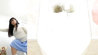 Girl pooping - video 684