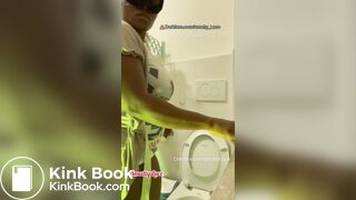 She unleashes thunderous DIARRHEA splashes - video 4