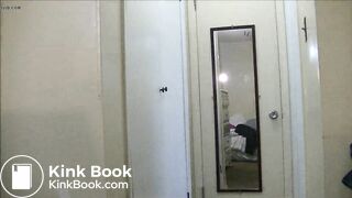 blonde girl poop her skinny jeans