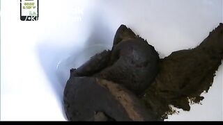 Girl pooping - video 631