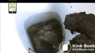 Girl pooping - video 631