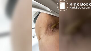 Girl pooping - video 654