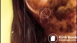 Se masturba chupando su caca gimiendo como animal