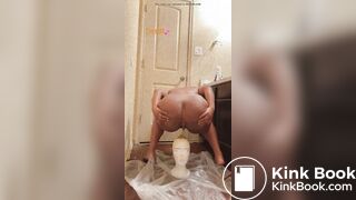 Black girl shitting - video 5