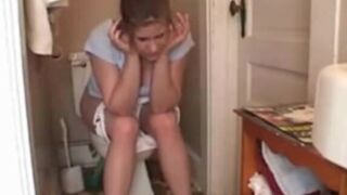 Girl pooping - video 584