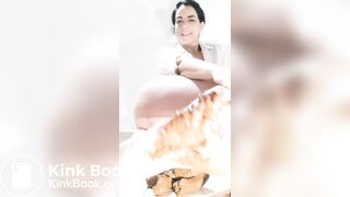 Girl pooping - video 555