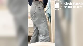 Girl pooping - video 686