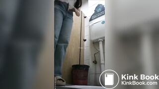 PEEPING AT CHINESE GIRLS USING THE RESTROOM.ZZA_71