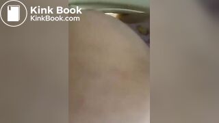 Bela latina cagando gostoso pra você