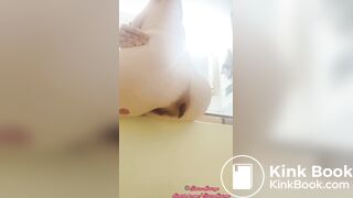 Girl pooping - video 629