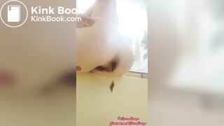 Girl pooping - video 629