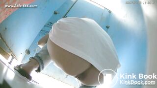 PEEPING AT CHINESE GIRLS USING THE RESTROOM.ZZA_93