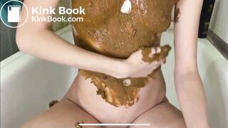Sexy girl smear and eat her shit