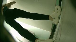 PEEPING AT CHINESE GIRLS USING THE RESTROOM.ZZA_162