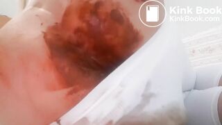 Big poop in white tights