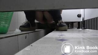 PEEPING AT CHINESE GIRLS USING THE RESTROOM.ZZA_32