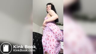 Hot tall girl poops in her skirt