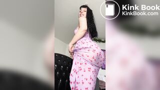 Hot tall girl poops in her skirt