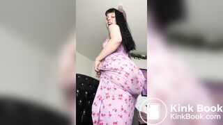 Hot tall girl poops in her skirt