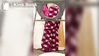 Girl pooping - video 578
