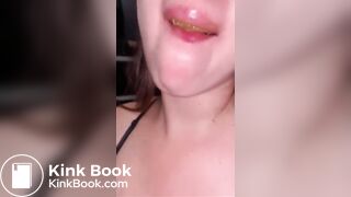 Kardashían eats poop