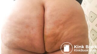 Girl pooping - video 634