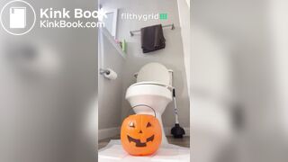 Shitting in Halloween basket