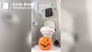 Shitting in Halloween basket