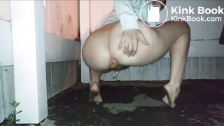 Pooping in public she had to go