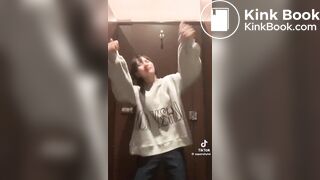 Chinese girl pooping selfie