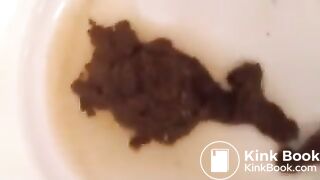 Girl pooping - video 643