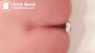 Girl pooping - video 643