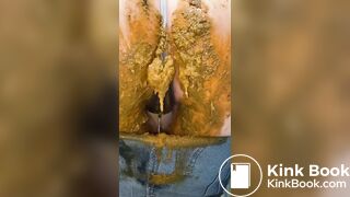 she smears shit in her jeans
