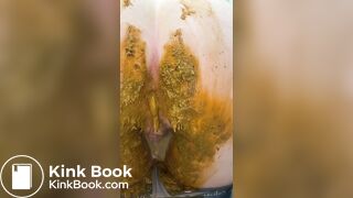 she smears shit in her jeans