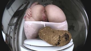 huge butt girl take a huge mean shit