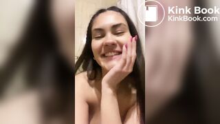 Hot girl shit in toilet