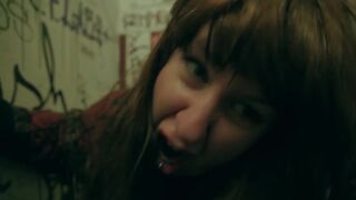 Bigheads woman desperate for a shit