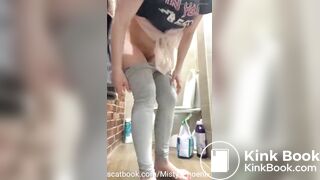 Hot girl whit thigh leggings shitting creamy load