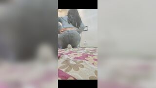 美女牛仔裤兜