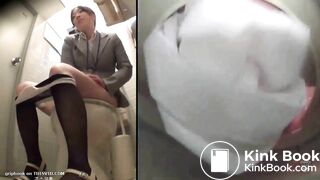 GH DOLK 02 04: Voyeurism in the company with female office workers. Awkward excretions in the toilet.