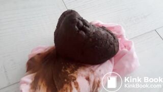 Big poop in pink pantyhose