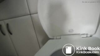 watch her take a shit