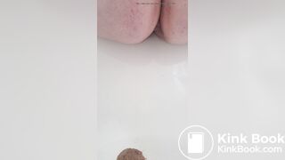 Quick shit in bathtub