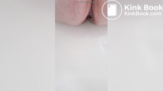 Quick shit in bathtub